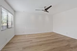 Photo #2: 2571345 Listing