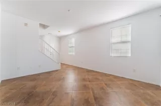 Photo #5: 2571356 Listing