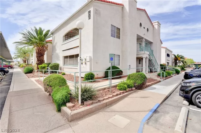 MLS: 2571358 Condo For Sale