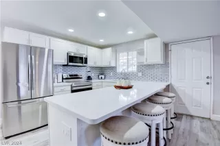 Photo #2: 2571358 Listing