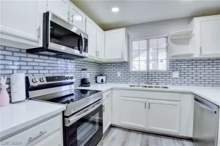 Photo #4: 2571358 Listing