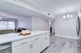 Photo #5: 2571358 Listing