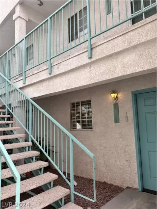 Photo #1: 2571403 Listing