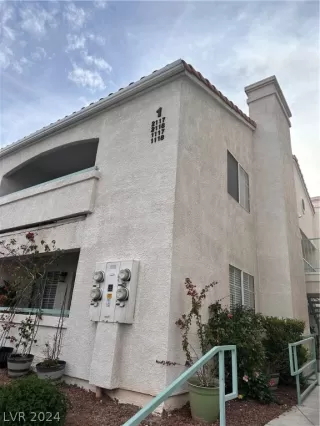 Photo #2: 2571403 Listing