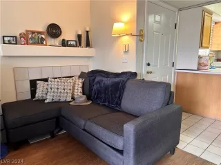 Photo #3: 2571403 Listing