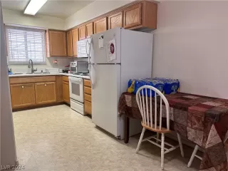 Photo #5: 2571403 Listing