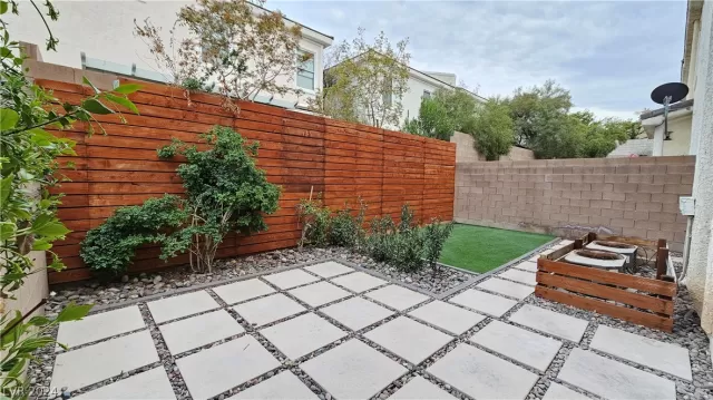 MLS: 2571470 Condo For Sale