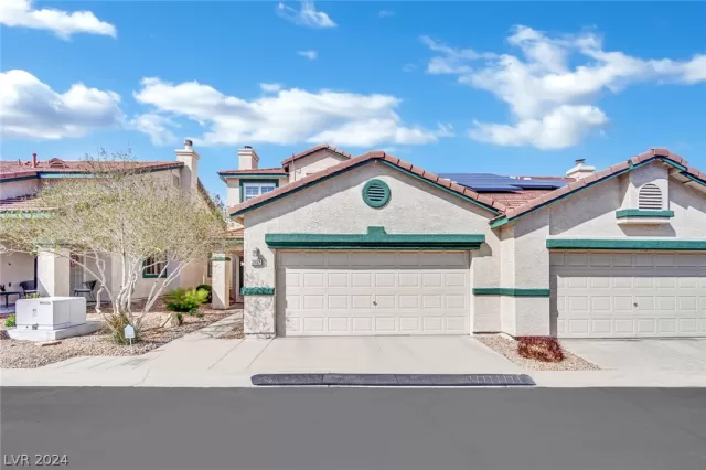 MLS: 2571472 Condo For Sale