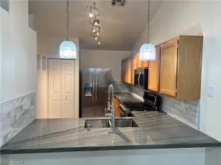 Photo #2: 2571496 Listing 