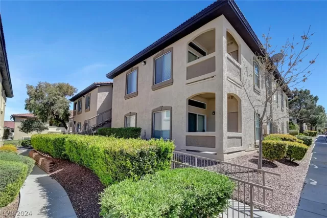 MLS: 2571523 Condo For Sale