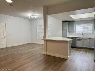 Photo #5: 2571576 Listing