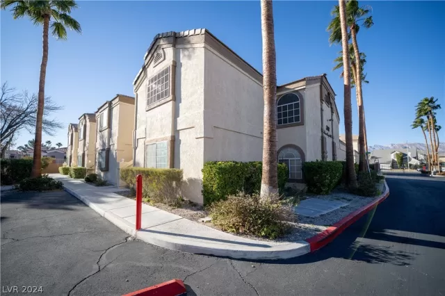 MLS: 2571603 Condo For Sale