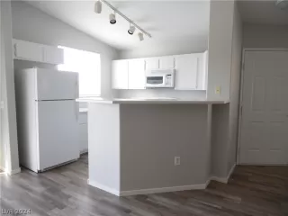 Photo #2: 2571612 Listing 