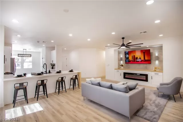 MLS: 2571620 Condo For Sale