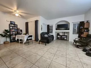 Photo #2: 2571678 Listing