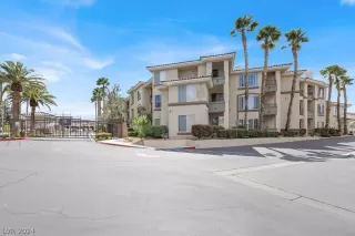 Photo #2: 2571687 Listing