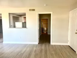 Photo #2: 2571710 Listing 