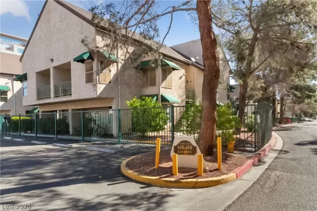 MLS: 2571728 Condo For Sale