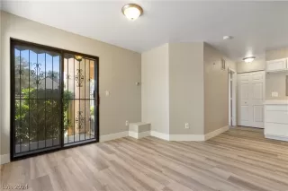 Photo #3: 2571728 Listing