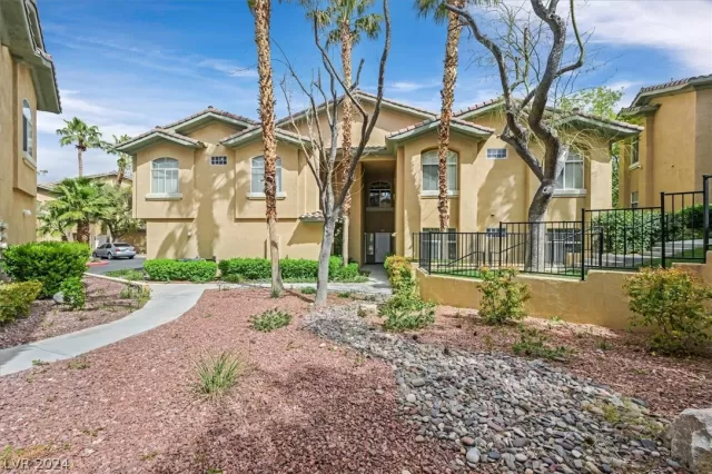 MLS: 2571741 Condo For Sale