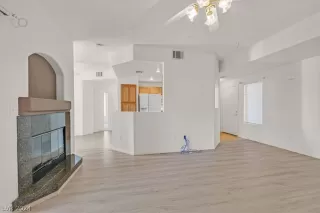 Photo #5: 2571741 Listing