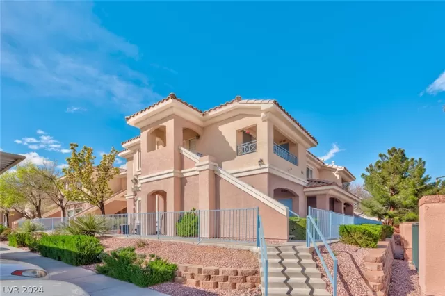 MLS: 2571753 Condo For Sale