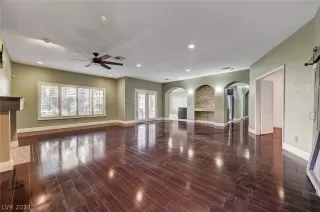 Photo #5: 2571791 Listing