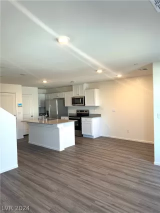 Photo #1: 2571809 Listing 