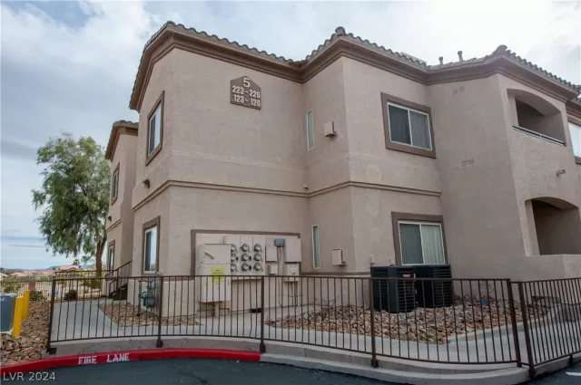 MLS: 2571835 Condo For Sale