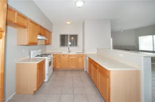 Photo #5: 2571835 Listing