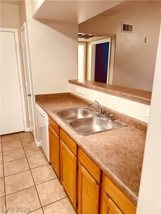 Photo #5: 2571863 Listing 