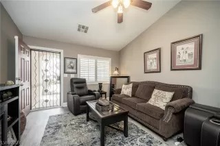 Photo #4: 2571877 Listing