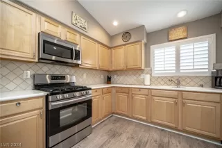 Photo #5: 2571877 Listing