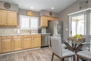 Photo #6: 2571877 Listing