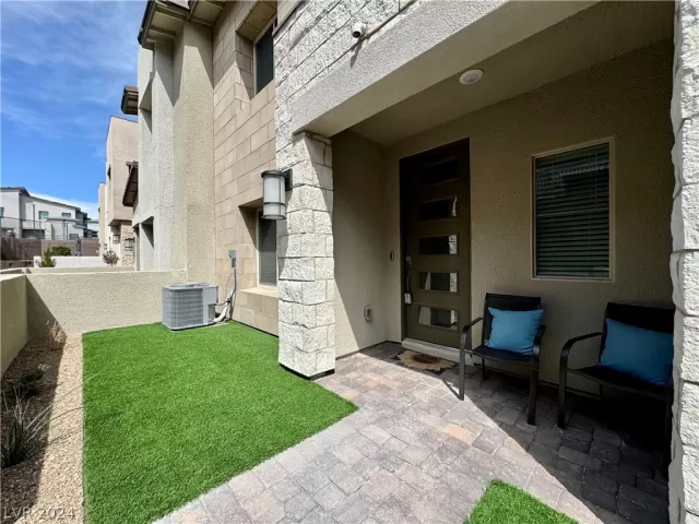 MLS: 2571921 Condo For Sale