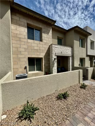 Photo #2: 2571921 Listing 