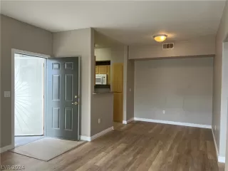 Photo #2: 2571928 Listing