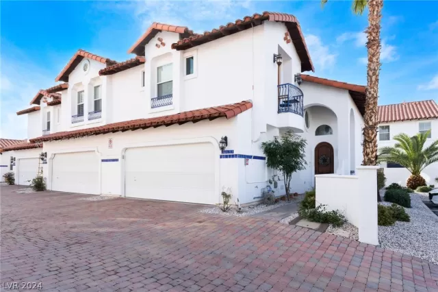 MLS: 2571930 Condo For Sale