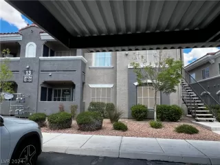 Photo #2: 2571986 Listing