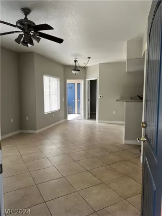 Photo #5: 2571986 Listing