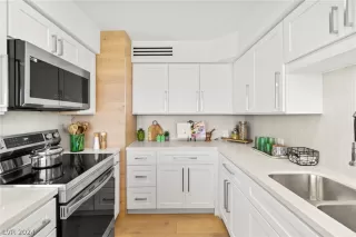 Photo #1: 2571991 Listing