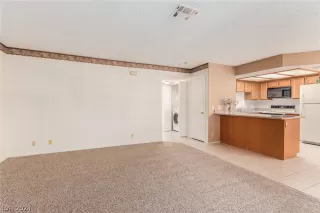 Photo #5: 2571993 Listing