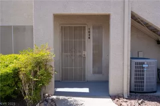 Photo #1: 2572002 Listing