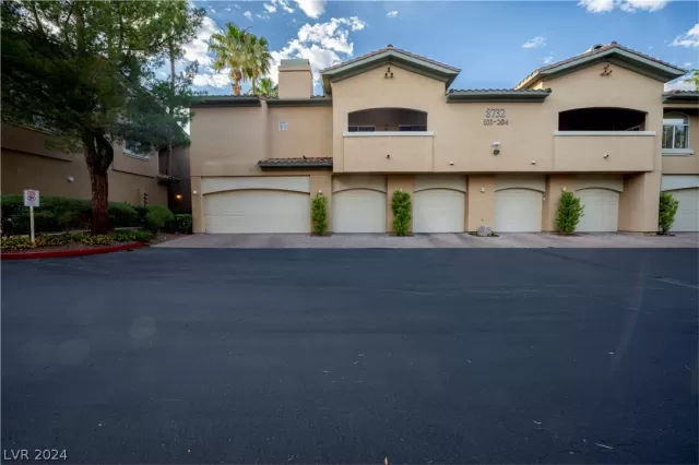 MLS: 2572037 Condo For Sale