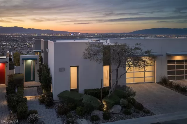 MLS: 2572125 Condo For Sale