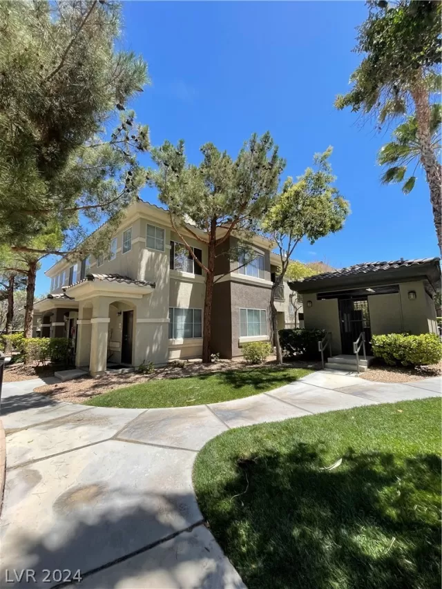 MLS: 2572137 Condo For Sale