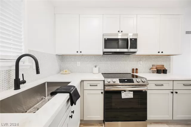 MLS: 2572188 Condo For Sale