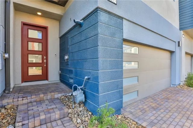 MLS: 2572193 Condo For Sale