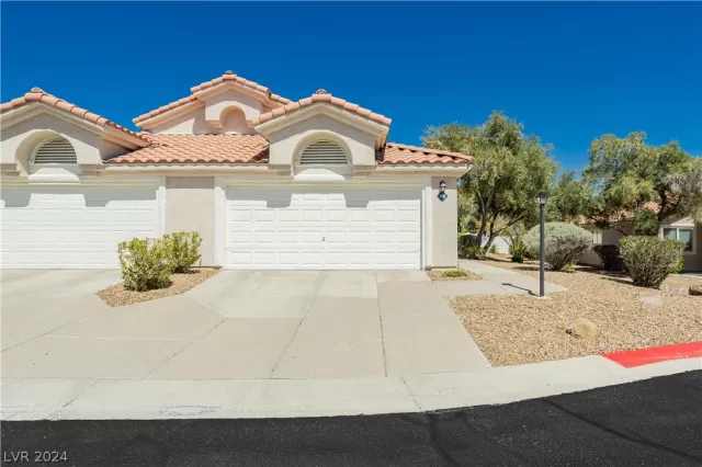 MLS: 2572194 Condo For Sale