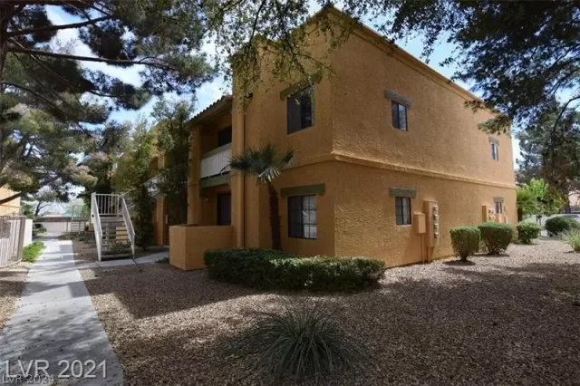 MLS: 2572198 Condo For Sale